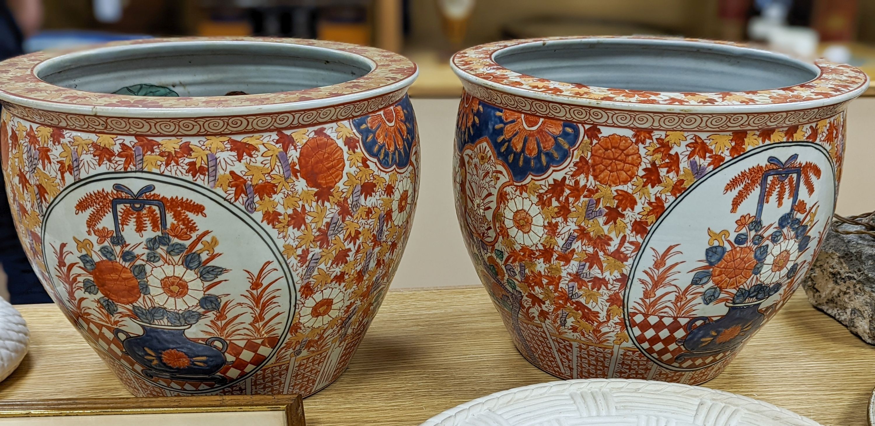 A pair of Chinese Imari pattern goldfish bowls 32cm diameter